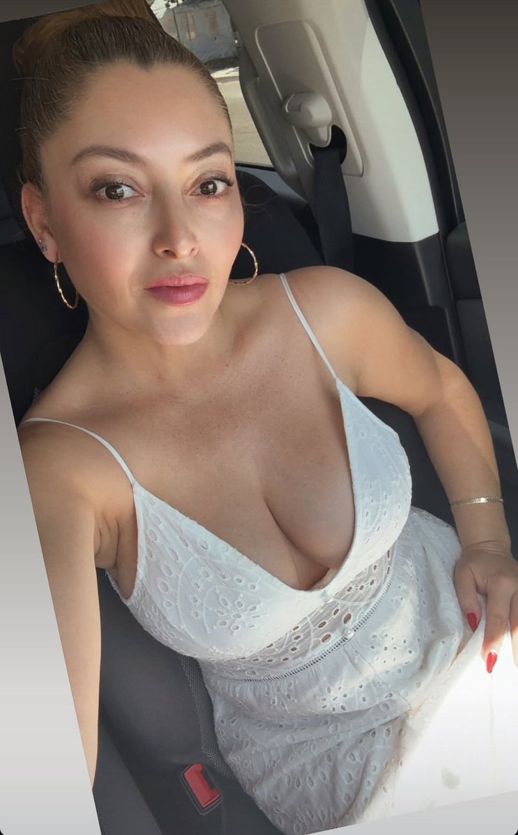 Saradelaronego's tweet photo. @feryjoscdmx Edad 43 años
Estatura 1.65
Peso 56 kilos
Medidas 90 62 93
Signo Aries
Dispuesta a vivir nuevas
#swingersméxico
#Swinger
#SpamDeEscotes
#SpamDeCuarentonas https://t.co/WEIoK6rOZ5