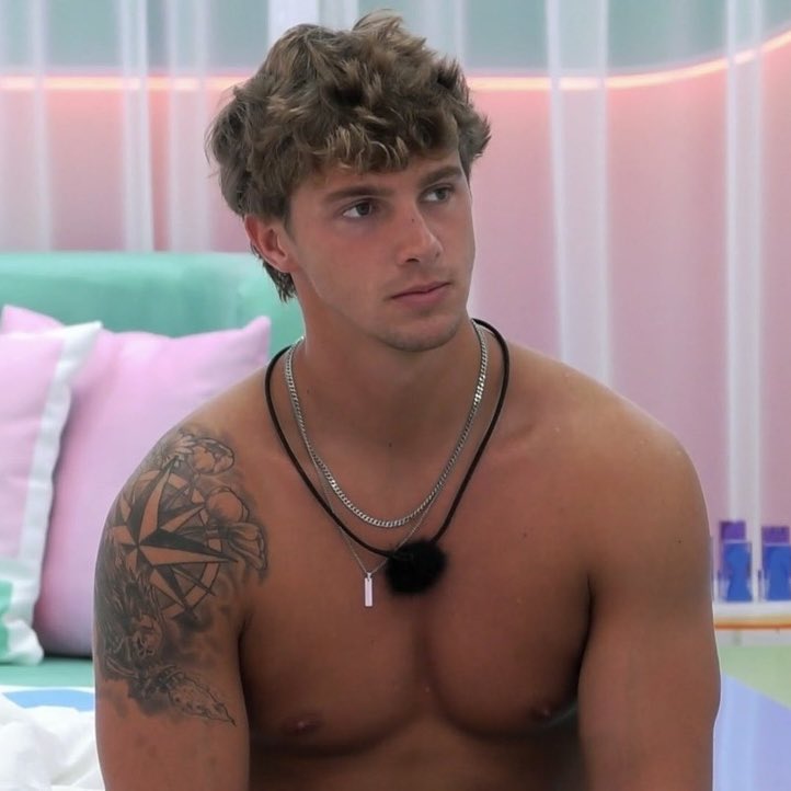 pinkgoontheress's tweet photo. caleb is the finest boy in the villa
 #loveislandusa https://t.co/TaiOaxGaVA