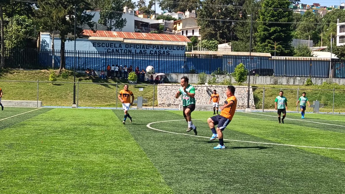deportemcd's tweet photo. #AltaVerapaz | ⚽🏆 ¡El @pdelapazcoban fue el escenario de los Juegos Deportivos Magisteriales Departamentales Cobán 2026! Los docentes vivieron una  jornada de integración, compañerismo y espíritu deportivo. 🙌

#VidaActivaYSaludable
#DeporteGT https://t.co/2TmQA0PgAd