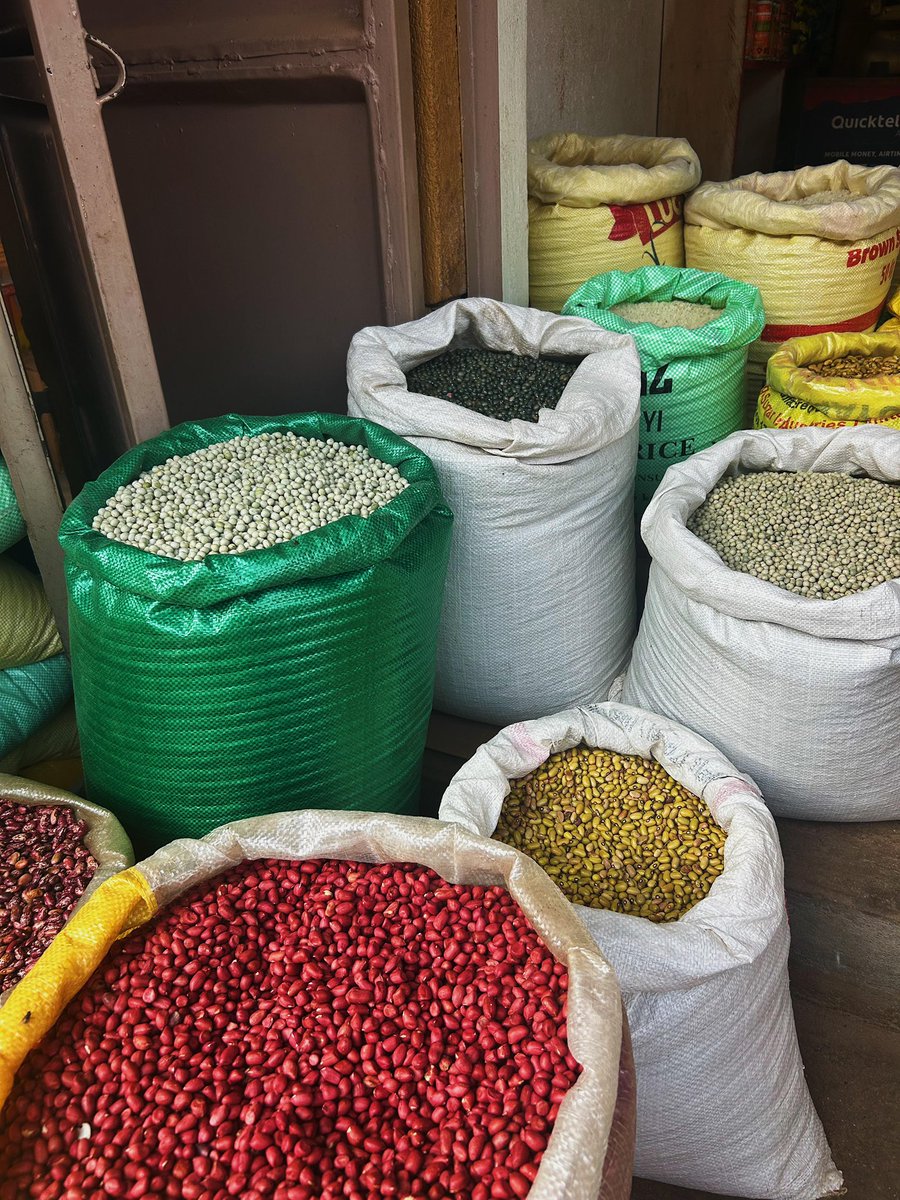 pcuganda's tweet photo. Across #Uganda, every #PeaceCorps Volunteer has one special connection: the local market. 🥑🍍 More than a place to buy food, markets are where Volunteers build relationships, learn from their communities, and connect through everyday life. 🇺🇬

#PeaceCorpsUganda https://t.co/Og7u8okL1v