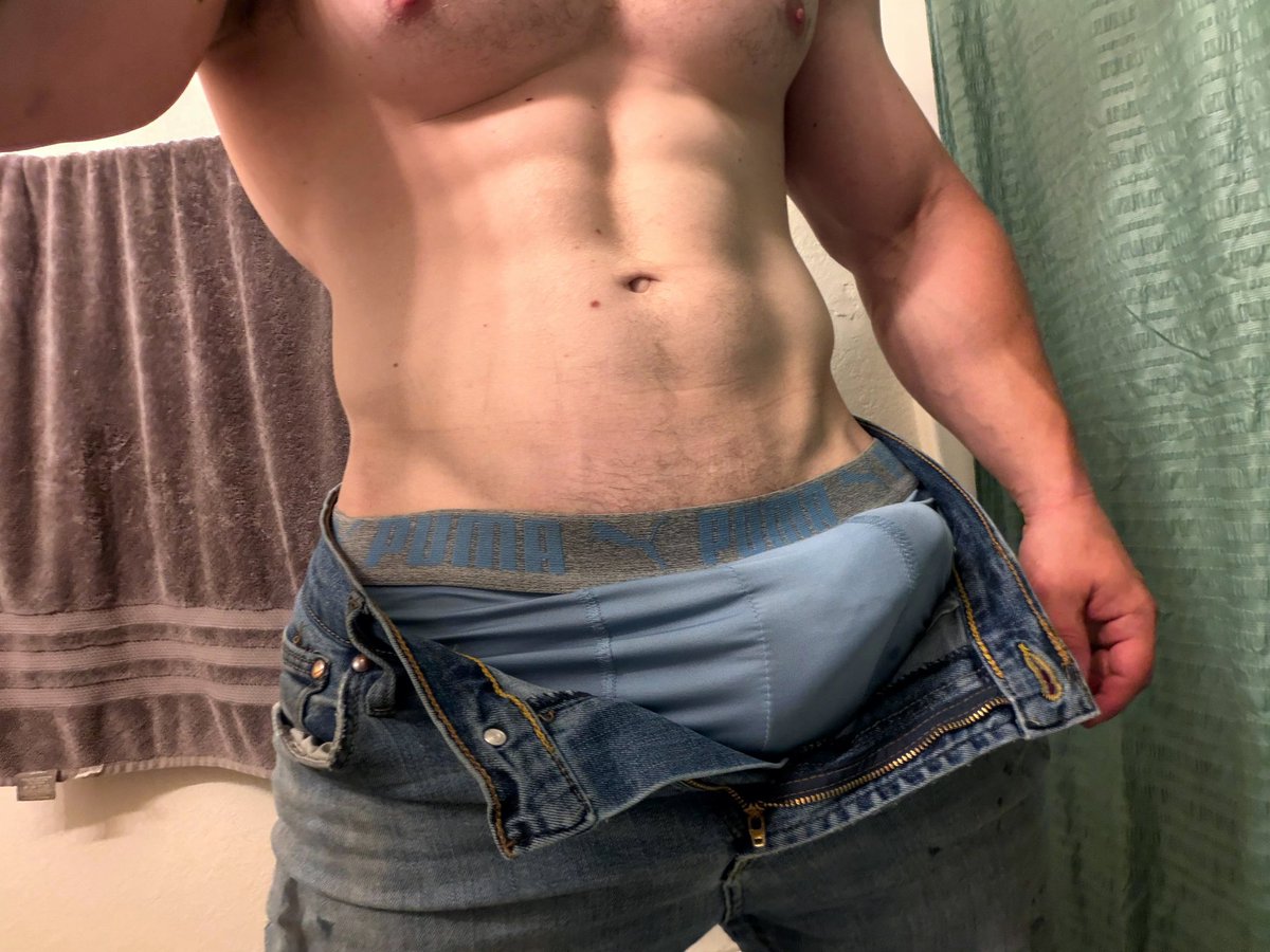 bicepxualx's tweet photo. Why aren’t you in my DMs https://t.co/NAIGghrfru