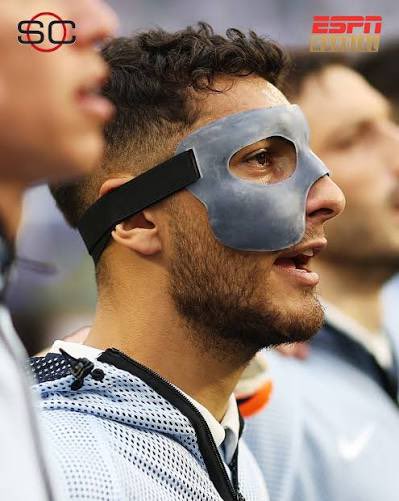 Soneac's tweet photo. “El fantasma de la ópera futbolista no existe”

El fantasma de la ópera futbolista: https://t.co/Quj9soVlNF