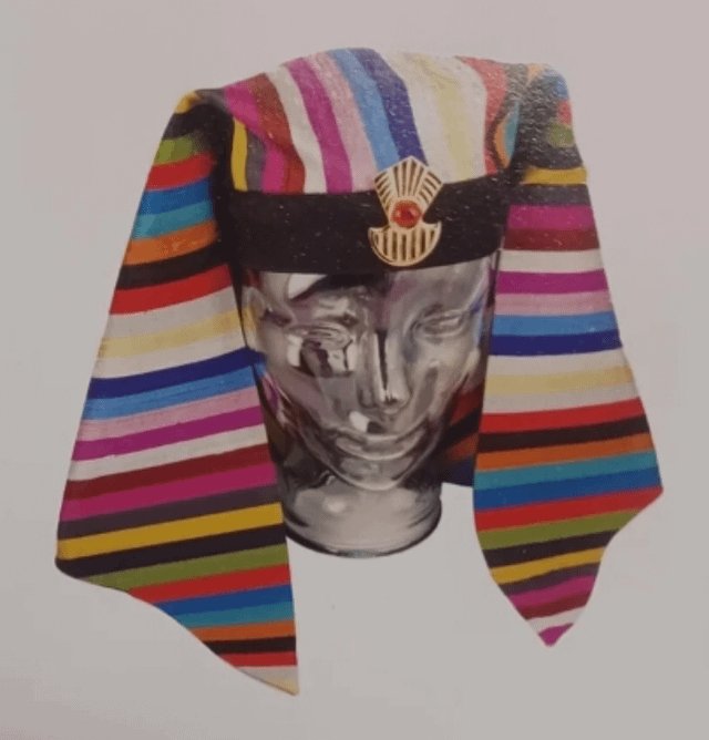 whoisltmj's tweet photo. vcs sabiam q o michael escondeu uma peça de propósito para não usar no clipe de remember the time?  bush e dennis planejaram um adereço de cabeça tradicional no espírito do rei tutancâmon, ao que o michael respondeu logo de cara: "de jeito nenhum, bush". mas eles fizeram a peça mesmo assim, mas no primeiro dia de gravação o negócio sumiu