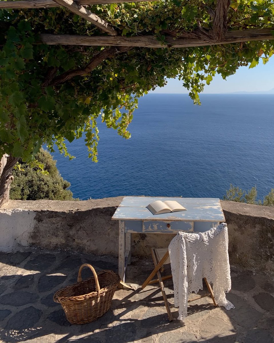 elyradream's tweet photo. sea view https://t.co/he82hDE4qZ