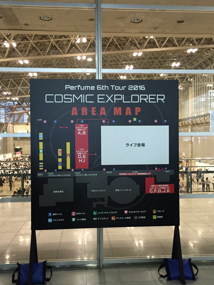 oil0729's tweet photo. Perfume 6th Tour 2016
COSMIC EXPLORER 幕張メッセスタンディングエディションから10年

6/16・18・19で1〜3ホール全部ぶち抜いて３万人×3days

開演まで2時間以上立ちっぱなしで待機して2時間以上の熱狂ライブ

終演後暗転してサプライズ発表された名阪福の3大ドームツアー追加公演に会場発狂 https://t.co/GrtZ0PFgPG