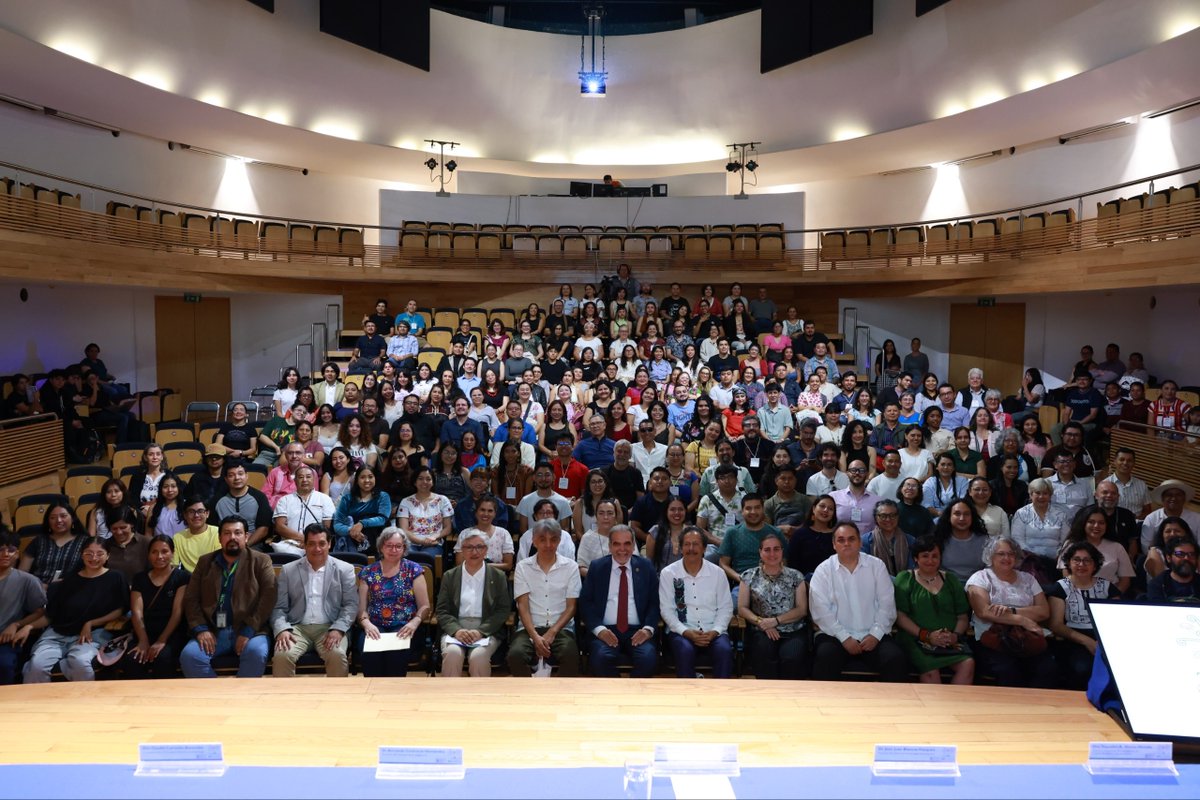 UVeracruzanaMx's tweet photo. #LoLeíEnUniverso
Al inaugurar el XIV Congreso Mexicano de Etnobiología, el rector Martín Aguilar Sánchez destacó que esta disciplina vincula ciencia y saberes comunitarios para afrontar desafíos ambientales.
Nota: https://t.co/zE8SPGvOCv https://t.co/KsVnraOH5L