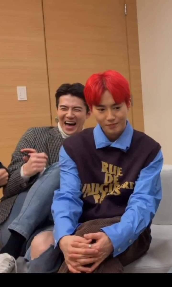 sewooss's tweet photo. 난 날 때부터 연하연상충이었는데 이만큼 연하연상이면 나 어디가서 뭐하라고
아무리 외관은 2000s 야오이로 가고 있어도 연하는 영원히 연하고 연상은 영원히 연상이고
연하가 밀고끌고당기고붙잡고잉잉거리고징징거리고투덜거리는동안 연상은 개청순얼굴로 다들어주고 받아주는걸 내가 어디서 ���냐고 https://t.co/cPzq3Mm1Kb
