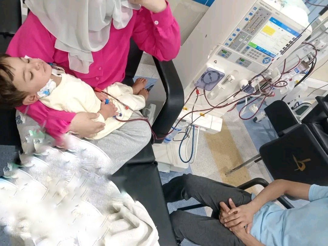 taltol20's tweet photo. ريتويت فضلاً الدال على الخير كفاعله 
محمد سنة و8 أشهر مصاب بتكسير في الدم وبيغسل كلى 3 مرات أسبوعيًا محجوز في العناية المركزة محتاج جرعة علاج بيولوجي عاجلة بـ 50 ألف ج والدته صرفت كل ما عندها والعلاج على نفقة الدولة هيتقرر الشهر الجاي كل جنيه يفرق 01068837579
#السعودية_الأوروغواي #مصر_بلجيكا
#كاس_العالم_٢٠٢٦