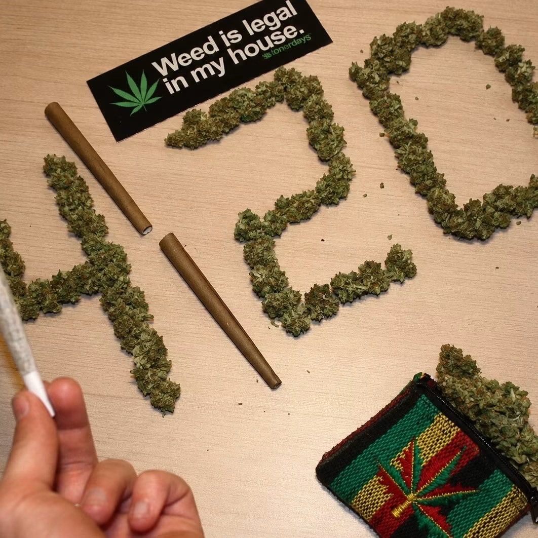 _StonersRUs_'s tweet photo. Weed is legal in my house 💯 https://t.co/rqG8iKN6En