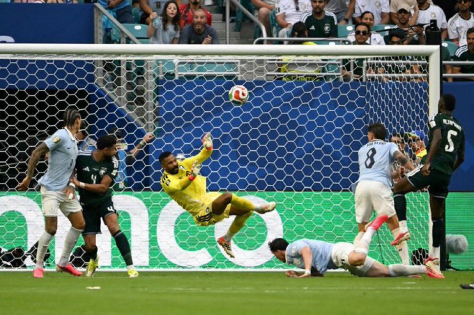xhx__88's tweet photo. لولا الله ثم العويس 
دخل عليناا 15هدف 
ياتاريخيييييي يالعويس ياااكبيررر يالعويس
💚💚💚🐐🐐🐐 https://t.co/bBCUWdAwyO