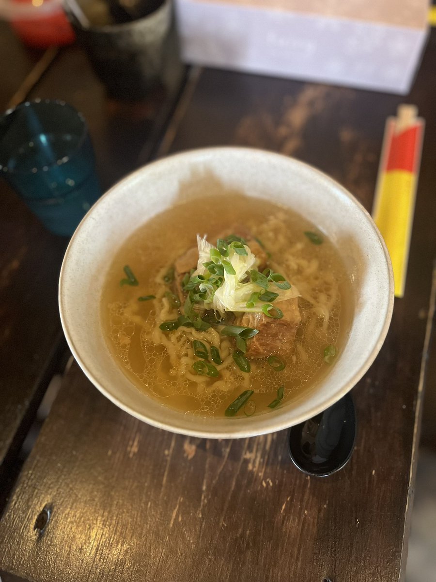 from5gi's tweet photo. 今はっきり気付いたけど、
仲間内の「あっさりそば」と取り違えたなぁ…
妙にクリアで優しすぎると思った。
豚も鰹もない植物性やて。

楽しみにしてただけに
些細なミス
大きめ後悔😭

次回の目標が出来たと捉える🍜 https://t.co/pM082Lk1gN
