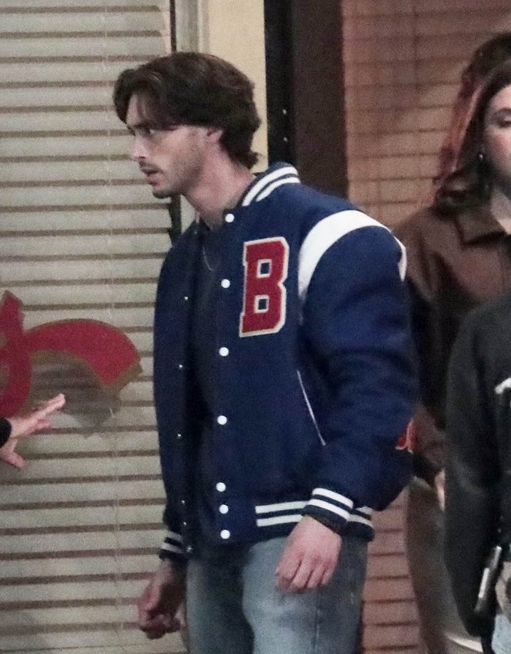 gracelogandaily's tweet photo. and when we get a scene where grace wears this jacket https://t.co/fKXaCrZClL