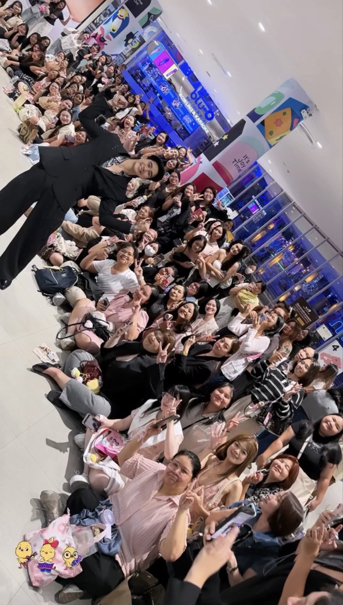 euroyswofficial's tweet photo. —— ♡ 𝐄𝐮𝐫𝐨 𝐘𝐨𝐭𝐬𝐚𝐰𝐚𝐭 ’𝐬 𝐔𝐩𝐝𝐚𝐭𝐞 ☻
🌟 IGS : chinnachod6915 

“ ✊🏻📦💖🎀 ”

EURO AS PHAYU IN ONCE AGAIN #OnceAgainWithEuro
#ONCEAGAINGalaNight 
#ONCEAGAIN 
#Euroyotsawat #ยูโรยศวรรธน์ https://t.co/3AOxjXVi7I