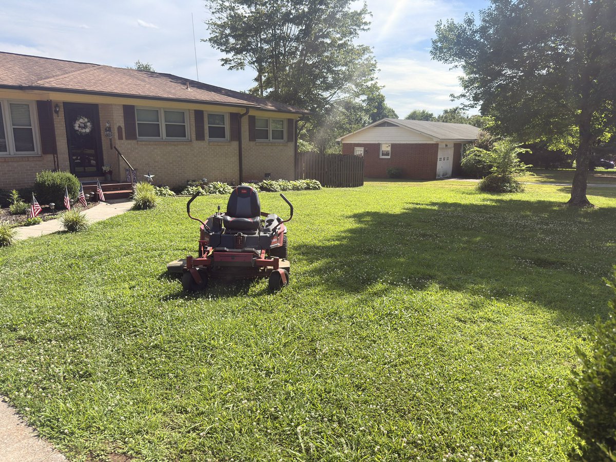 iamrodneysmith's tweet photo. Today , I had the honor of mowing Mr. Smiths lawn. He is also a veteran ! Thank you for your service and sacrifice ! Making a difference, one lawn at a time . https://t.co/qiTUvtGDne