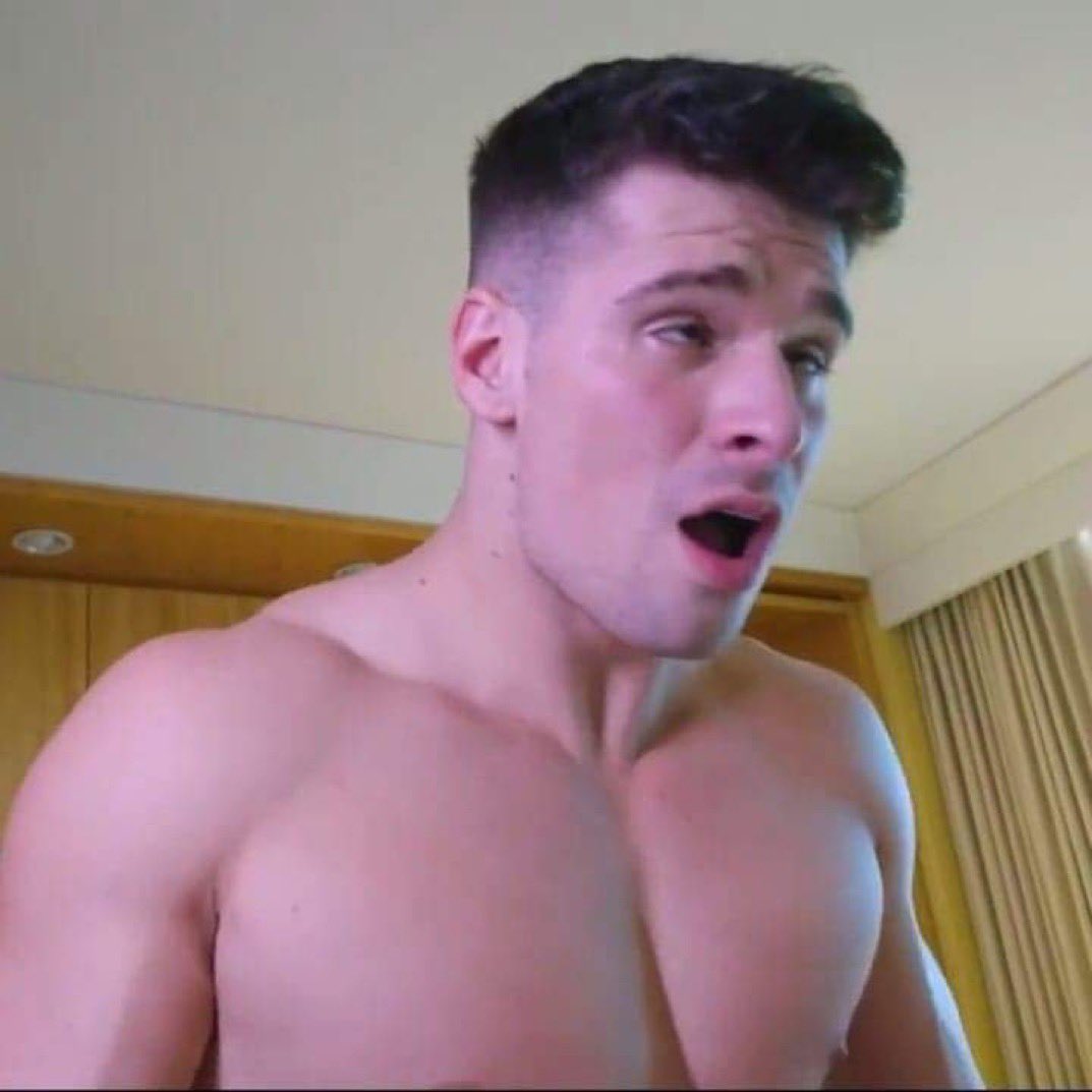 welovehotdudes's tweet photo. damn https://t.co/DqP6L0COW0