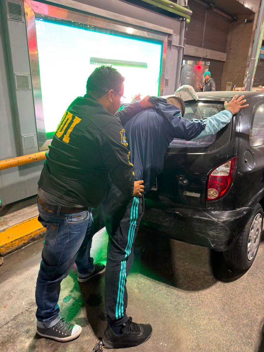 mauroszeta's tweet photo. 🚨 OTRO CRIMEN COMETIDO POR VIUDAS NEGRAS: LA VÍCTIMA TENÍA 73 AÑOS
- Fue en Carapachay.
- La policía de Vicente López identificó y detuvo a uno de los cómplices.
- La viuda negra está identificada y prófuga.
- Una huella dactilar la deschavó. https://t.co/UIbn5ou0bl
