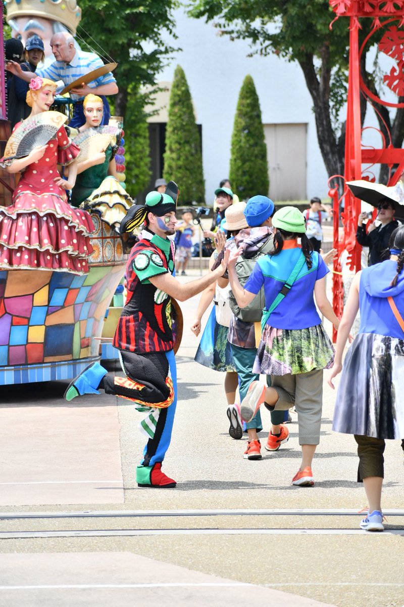 ari_usj's tweet photo. パルケ

いまだにパレードの動きが全く分からず……今回は先頭フロートあたりずっとウロウロ

いやこうして特定の人見ようって決めて見てみるとアデランテは見やすかったなとしみじみ思う。
あっても左右交代くらいやったもん😂 https://t.co/yyZQwx8mfj