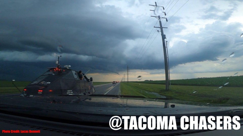 TacomaChasers's tweet photo. Sneak peek to our chase recap video from last Thursday’s successful chase featuring the Ipava, IL EF0 tornado and @ReedTimmerUSA and the Dominator 3 racing towards the tornado!

#wxtwitter #ilwx https://t.co/EUoLJqiBgr