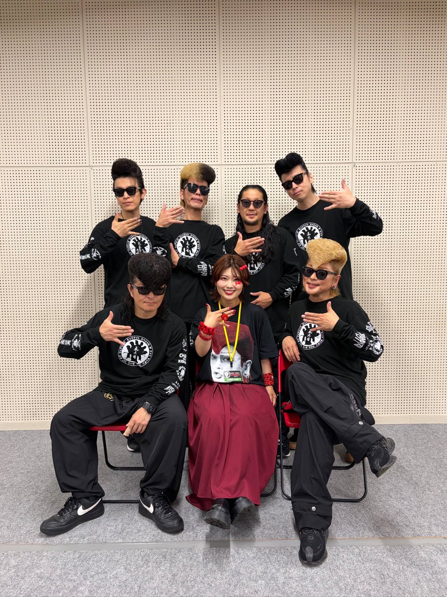 nanaka_chujo's tweet photo. 氣志團現象25周年記念ツアー「四半世氣少年」岩手公演、参戦してきました！
実は運良く人生初の最前列が当たり、最高の景色を堪能できました。
地元開催のGIGの嬉しさは格別です😭✨
改めてメイジャーデビュー25周年おめでとうございます👏
氣志團を好きになって20年。
私はこれからも一生KISSESです🌈 https://t.co/dMqAAPMaOB