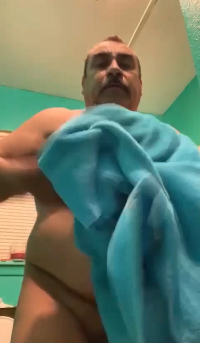 Daniel2hx's tweet photo. Macho delicioso, como
Me encantan así los maduros❤️🤤, si quieres ver los videos completos de este maduro y muchos otros más aventando leche  únete al grupo de WhatsApp a un costo mínimo ,  mándame mensaje privado🥵🔥 https://t.co/SFO1CFVTt6