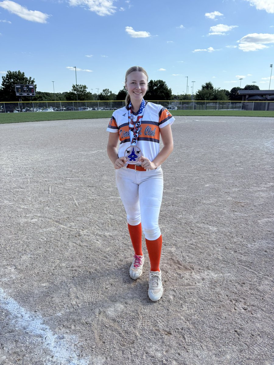 CallieEbert27's tweet photo. Such a good weekend with @DCPremier_Craig! We got
placed into the 18u A bracket on accident, and ended up placing 3rd out of 44 teams. Got some good mound time (11 innings and 8 strikeouts) and lots of games in! @RockUSoftball @BakerWildcatSB https://t.co/ESFPV2wBzg