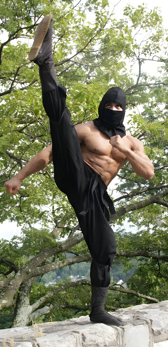 MexiNinjaBoi's tweet photo. A Muscled Kuro Ninja (me) Throwing his high kicks in all his muscled powered glory.   
-
 #muscleboy #gay #muscleflex #ninja #ninjas #tabiboots #martialarts #martialarts #blackninja #mexicano #kicks #throwingkicks https://t.co/gBqcTWN11G
