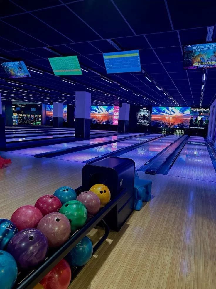 ModelViktor's tweet photo. Viktor arrived a bit early at the bowling place. Because he planned the date, he wanted to prepare everything before Jayce arrived, so he bought the lane and some fries as snack, he was just going to wait for him to rent the shoes. https://t.co/0hFoI38fsg
