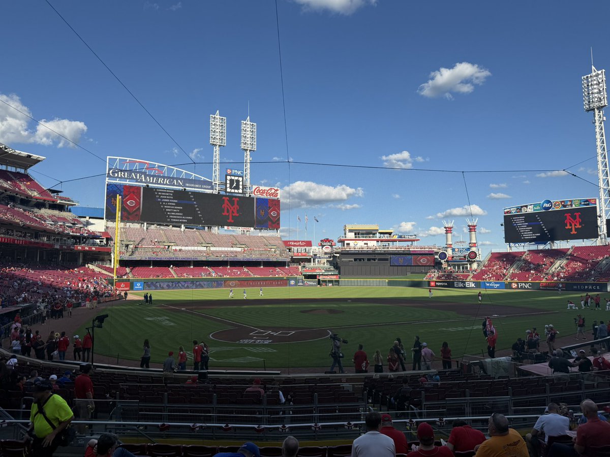 JohnnySalzarulo's tweet photo. Let’s go Reds https://t.co/6wmQqzDwPk