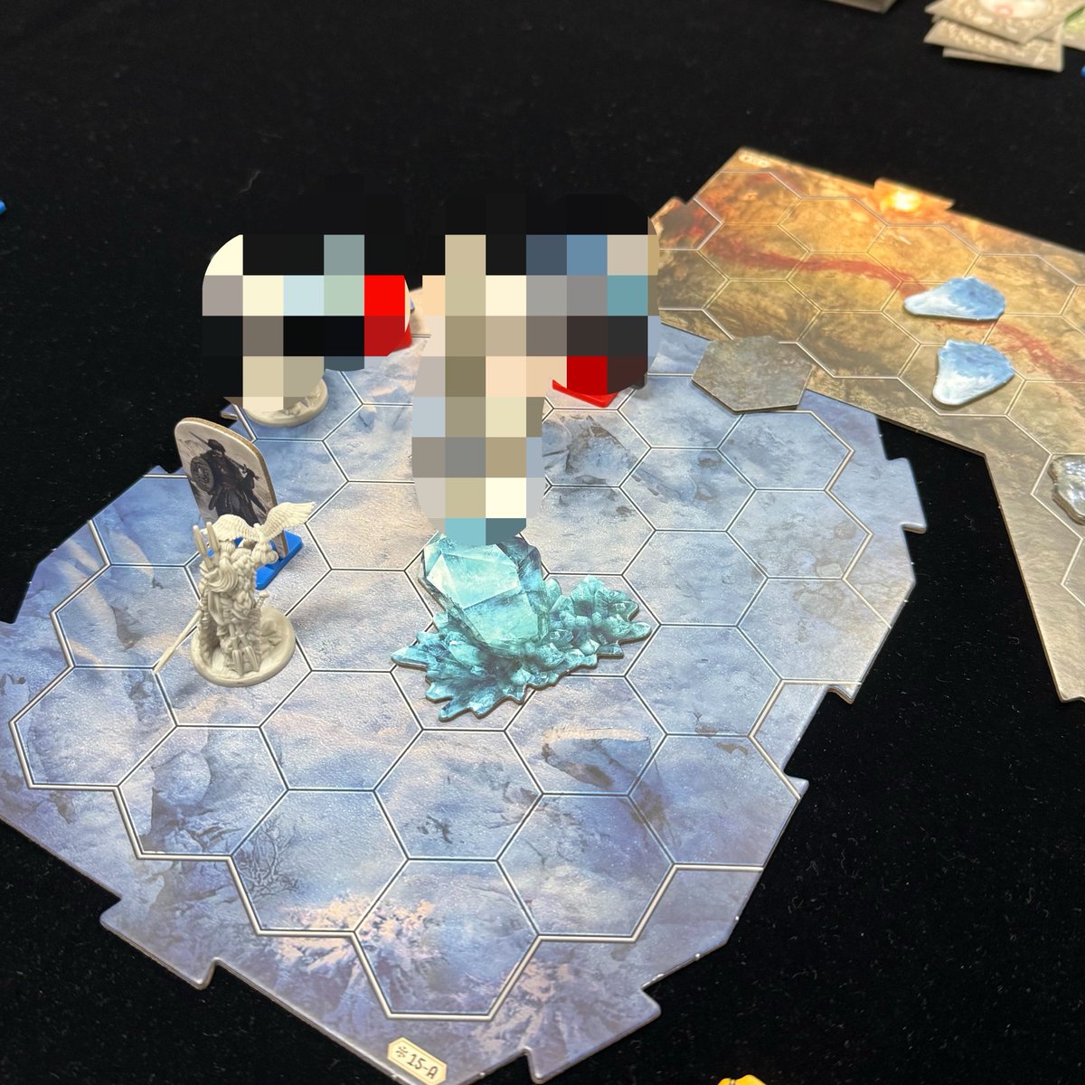 cultz's tweet photo. 自宅ゲーム会（2026/06/14）
やったのは、フロストヘイヴン×2。
今回は海藻/雪片/ドリル/バナー・スピアの4人。
まずはボス戦。1週目では道中助けた人物を裏切る形になってしまったが、今回も逆ルートから来たのでまた裏切る羽目に笑
ボスの火力がかなり高く私は加護あってもほぼ一撃だった。危ない。 https://t.co/4kmKT1x1Co