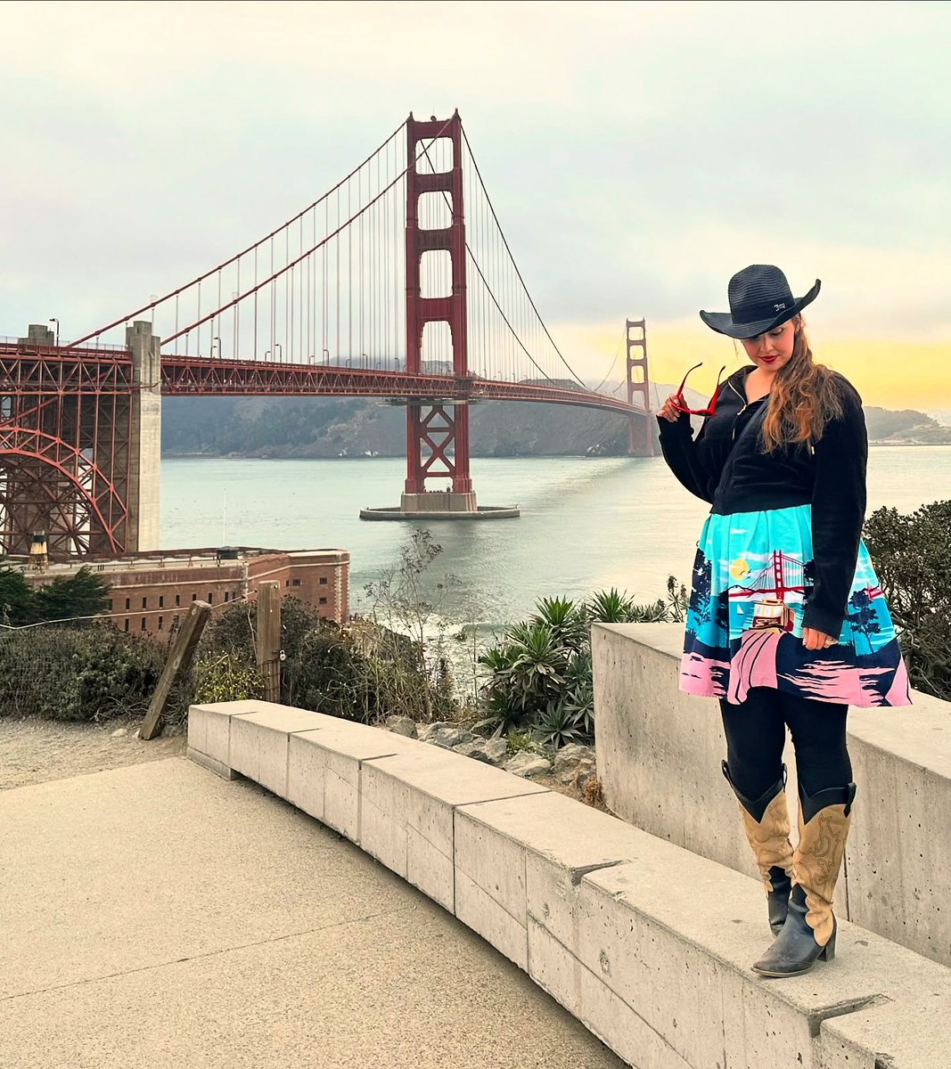 onlyinsf's tweet photo. 📸MissGroovyChick (IG) didn’t just visit San Francisco, she dressed for the occasion. 🌉

Golden Gate Bridge views with a fit to match. #OnlyInSF https://t.co/vah3OQTaNa