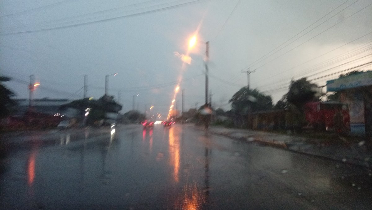 CodigoDig_01of's tweet photo. #ATENCIÓN🔴

Fuerte lluvia por el lado Sur de la ciudad de #Quevedo, a ésta hora del Lunes 15-Junio-2026.

Reporte en que sector o ciudad está lloviendo? https://t.co/45QRukX6rO