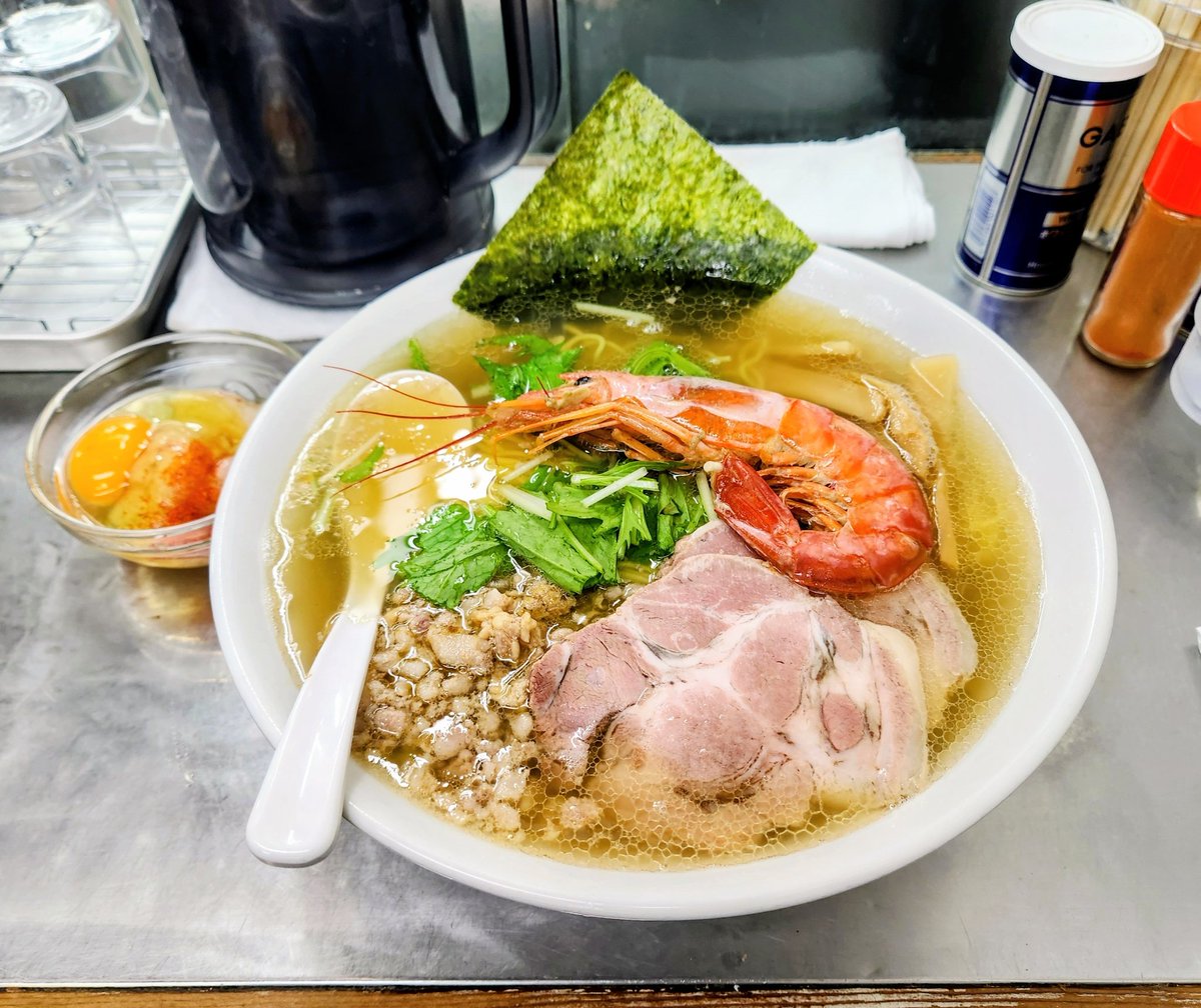 hiro705's tweet photo. 覆麺智 @神保町
◆赤海老出汁のらーめん 塩 特盛 赤海老生身きざみ TP  
赤海老×30kgの出汁！出汁をストレートに感じる塩をチョイス！赤海老の旨味が突き抜けて滅茶苦茶旨い😋
今日はソースではなく赤海老生の刻んだの 先着数名には丸ごと赤海老🦐
ご馳走様でした🙏
#ｱﾙﾌｧｽﾞﾗｰﾒﾝ部 https://t.co/4EcSE5rW7V
