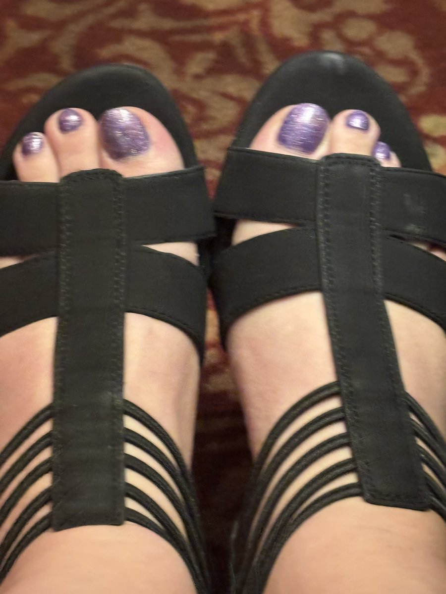 YourLadyVioIet's tweet photo. Don’t my feet look pretty in my new heels?

All the better to step on you with, my dear. https://t.co/kXkYAQkimF