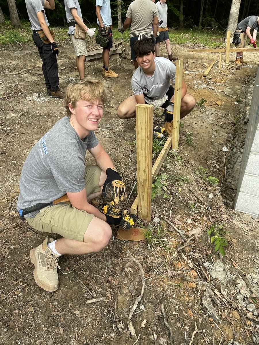 FPCSITRIPS's tweet photo. TN1: Monday. Students started framing the foundation of a new home in Robbins. https://t.co/wPYpWWuGZC