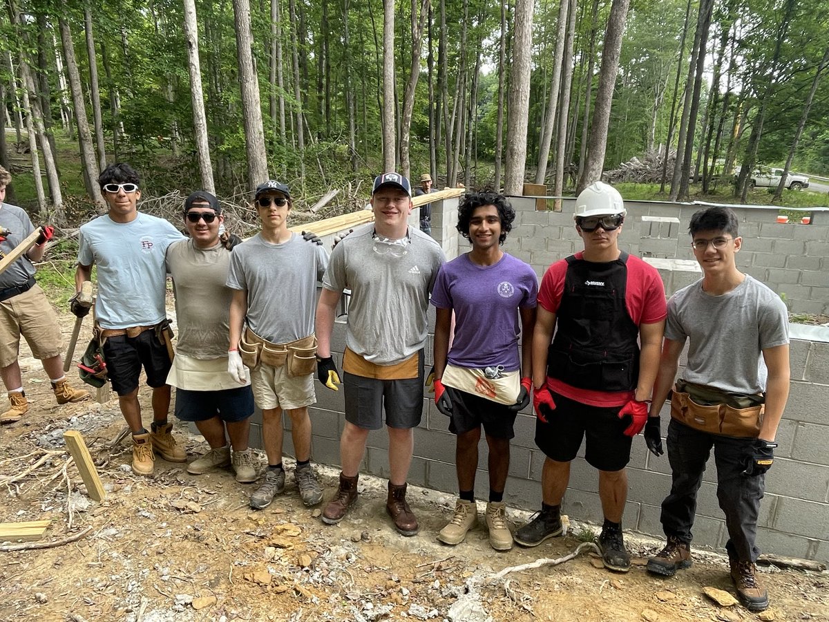 FPCSITRIPS's tweet photo. TN1: Monday. Students started framing the foundation of a new home in Robbins. https://t.co/wPYpWWuGZC