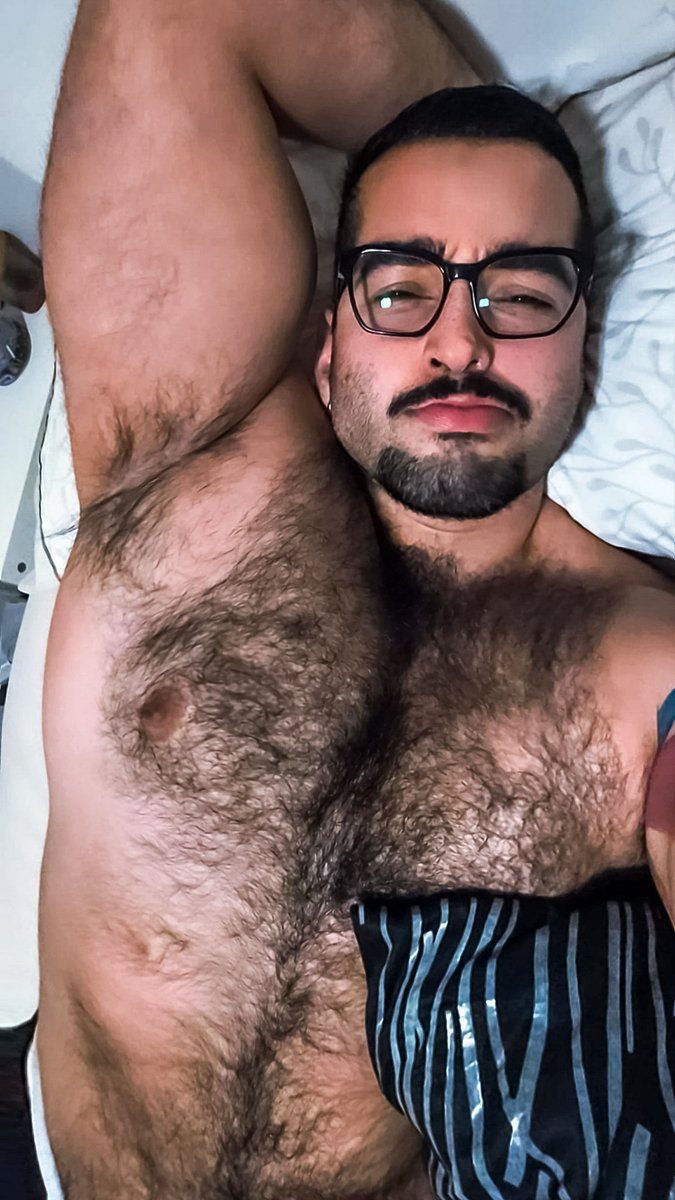 Amaury_MendozaB's tweet photo. Buenas noches 💤...
.
.
.
.

#hairyman #instagay #peludo #bear #parati https://t.co/g2pBjxsa37