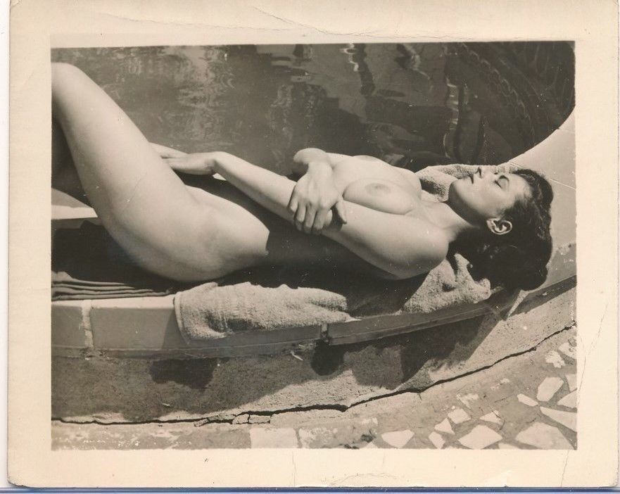CapTools's tweet photo. INFLUENCES:  From a pinup set, Peggy Winters at the Spider Pool, 1950s https://t.co/tzxyMy0jlY