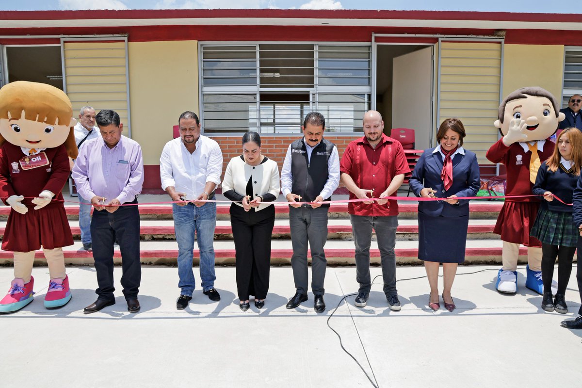 SeducEdoMex's tweet photo. ✨📚¡La infraestructura, el mobiliario nuevo y los sistemas de captación de agua siguen llegando a las comunidades de aprendizaje del #EdoMex!💧

El CBT No. 6 de #Zumpango recibió laptops🧑‍💻 y fue la sede donde el Secretario Miguel Ángel Hernández Espejel fortaleció a 55 escuelas. https://t.co/UvaqyYIQ1P