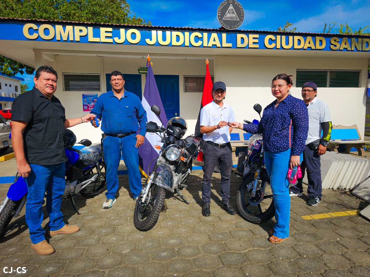 InformativoJNic's tweet photo. #InformativoJudNic | Esta mañana se realizó la entrega de nuevas motocicletas a la Oficina de Notificaciones del Complejo Judicial de Ciudad Sandino, una acción orientada a fortalecer la atención brindada a la población de Ciudad Sandino y #Mateare. 🇳🇮
#ServicioALaCiudadanía https://t.co/a1LgHrQAXZ