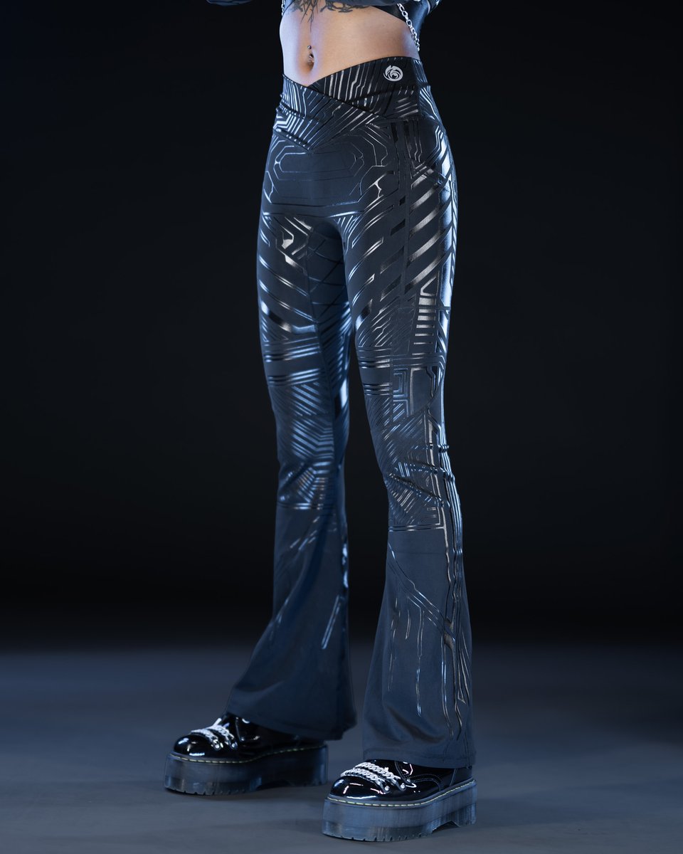 neo4ic's tweet photo. The FF2 leggings w/pockets are now live. https://t.co/OLw5mqHSfH