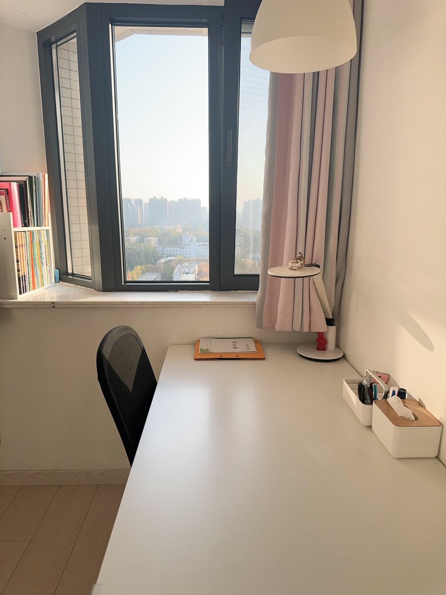 Sweet11188573's tweet photo. Clear out your closet, make room for new memories! Old clothes, books u0026 decor = tiny treasures waiting for a second home.  My 10-min rule: If you haven’t used it in a year, let it go. #DeclutterWithMe #OldNewLife https://t.co/c0S5y1T2qW