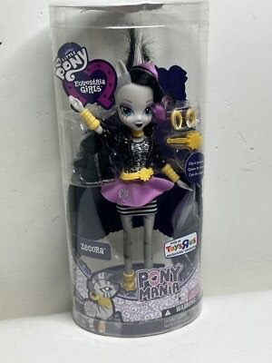 Mourningmagpie's tweet photo. @scisetpiled From my memory, it was from a special line called “Pony Mania” produced in 2014 when Hasbro partnered with Toys R Us! I think it’s supposed to be more “edgy” inspired? (Though I agree it may have not been the best design) https://t.co/VFR6VTAasB