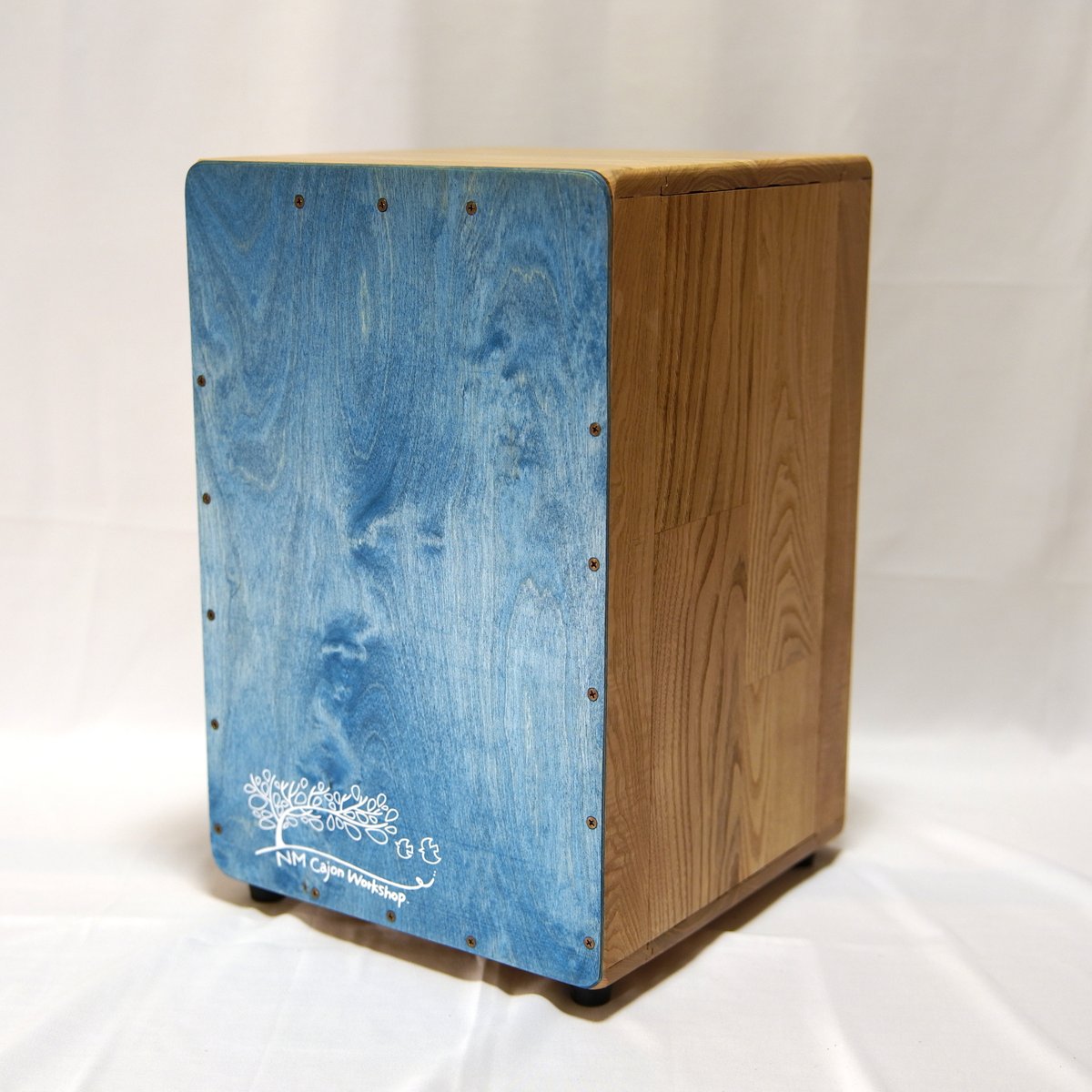 nm_cajon's tweet photo. NM Cajon Workshopです
旅するカホン Maletin IIの在庫状況です
Drum Shop ACT 在庫切れ（今週中に復活予定）
JPC、amazon…在庫あり
直販サイト…1台は納期１週間（それ以降は納期１月）
それ以外の店舗やオンラインでは入手不可能です
くれぐれも怪しいサイトにお気をつけください。 https://t.co/uvSEUd5cEF