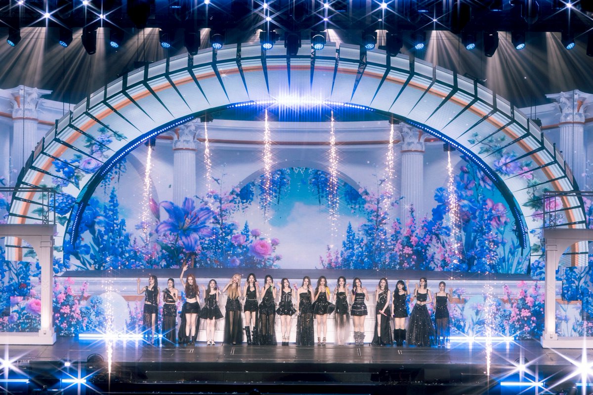 PRSocietyNews's tweet photo. 16 ���าวฮอต “GMMTV” ความสามารถล้นเวที เปล่งประกายสะกดทุกสายตา กับแฟนเฟสแห่งปี “Blush Blossom Fan Fest 2026 : Midnight Bloom” พลังโซเชียลร้อนระอุ ติดเทรนด์ X “อันดับ 1” Worldwide

#BBFanFest2026 
#Namtanfilm #Milklove 
#EmiBonnie #viewmim 
#junemewnich #janjingjing 
#PahnFond #KapookCiize

เพิ่มเติม >> https://t.co/Jl4QmpDwLE

สามารถรับชมการแสดงย้อนหลังงาน “Blush Blossom Fan Fest 2026 : Midnight Bloom” ได้  ตั้งแต่วันที่ 4 กรกฎาคม 2569 เวลา 10:00 น. (GMT+7) – 10 กรกฎาคม 2569 เวลา 23:59 น. (GMT+7) สามารถรับชมการแสดงย้อนหลังได้ 360 นาที ต่อ 1 รหัสการรับชม  และติดตามรายละเอียดเพิ่มเติมได้ที่ Facebook / Instagram / X  / TikTok / YouTube / Weibo: GMMTV