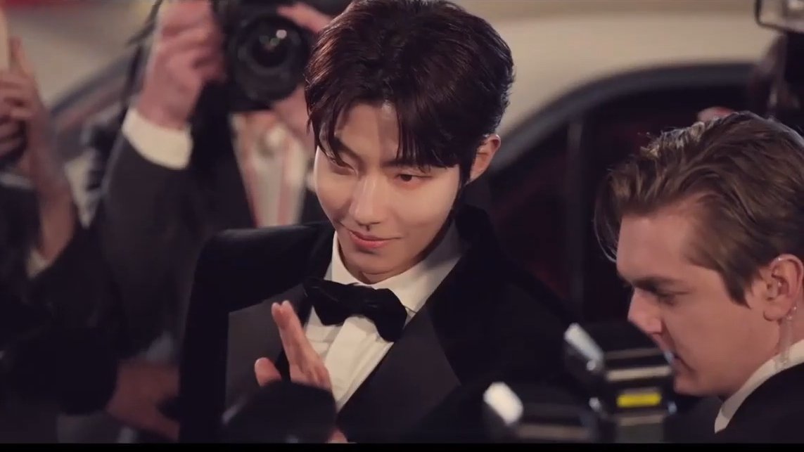 roarforhiy's tweet photo. ACTOR HWANG INYOUP IS BACK BABY!! https://t.co/59urXB4hIb