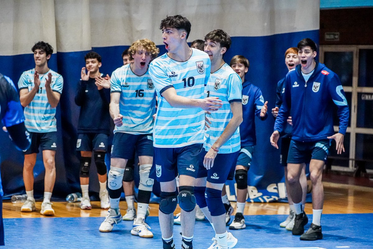 CiudadVoley's tweet photo. #SuperfechaSub21 ¡¡CAMPEONES!! 🏆

Ciudad Vóley A se consagró en el Abierto Sub 21.
Final: 2️⃣-0️⃣ ante Vélez. 

Invictos en partidos e invictos en sets 💙

¡Esto es equipo, esto es CIUDAD! 
#VamosCiudad 🦅 https://t.co/98mFV6gnHX