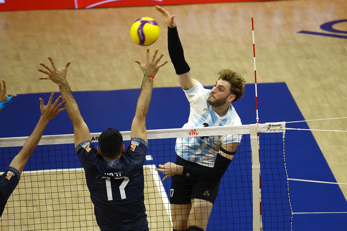 Voley_FeVA's tweet photo. #VNL - Destacados 🇦🇷 de primer week

👉 Franco Massimino se ubica 2° entre los mejores defensores de la competencia

👉 Luciano Vicentín, 6° entre los máximos anotadores (67pts) y 6° mejor atacante 

*Estadísticas FIVB

#VamosArgentina https://t.co/beKKT9ntQF