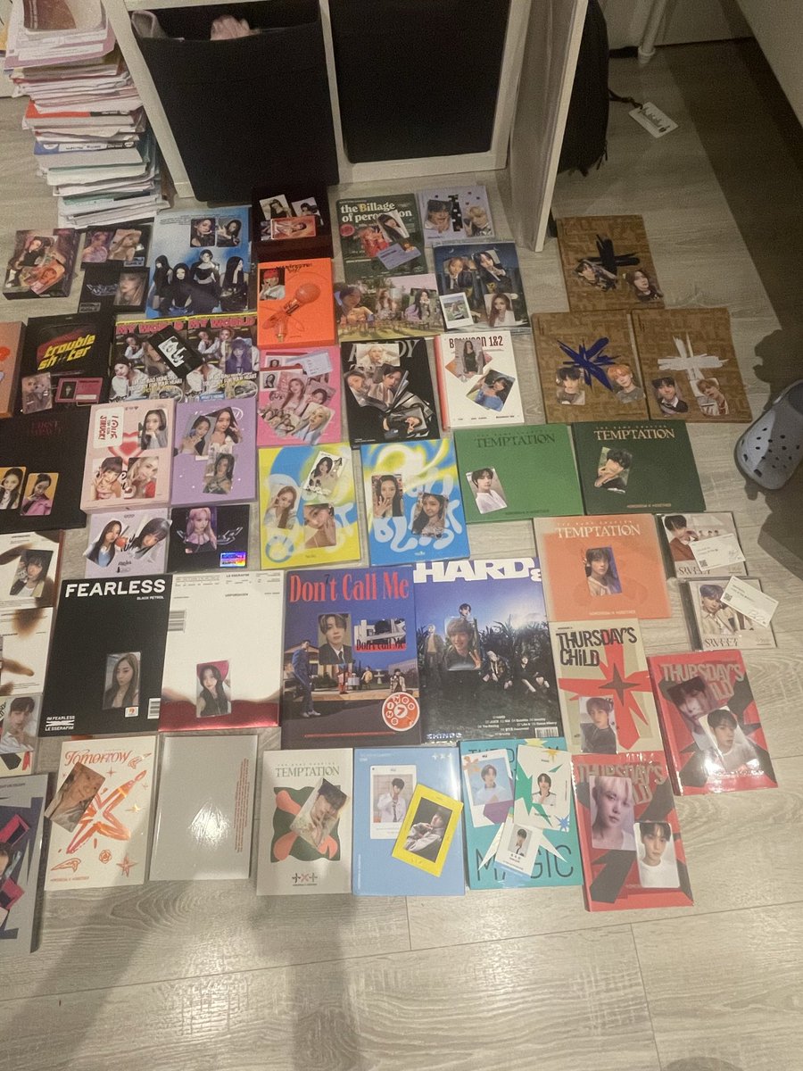 cmiisdo's tweet photo. hi i’m selling all my kpop albums and photocards cause im broke so dm if your interested! 
albums from mostly 2019-2023! 
bulk buy or individual!

groups: #txt #TOMORROW_X_TOGETHER #Kep1er #twice #enhypen #shinee #aespa #loona #lesserafim #billlie #newjeans #kpop #kpopalbums https://t.co/nVNejtEauY