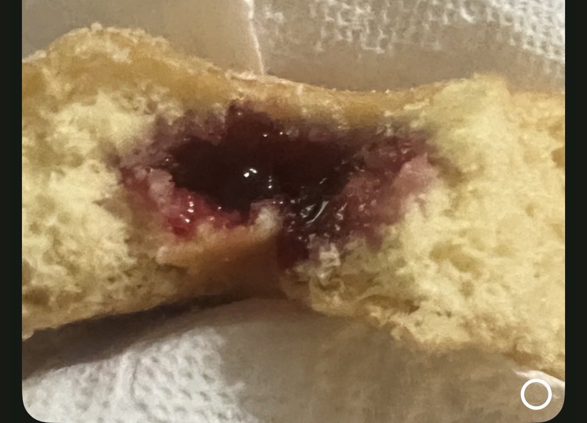 DPalm2019's tweet photo. Dunkin’ Donuts now charge $10.50 for a half a dozen and look how loaded the jelly filled donuts have… I bit into half the donut with no sign of jelly filling, here’s what I saw in the second bite… https://t.co/IyRyrUWESa