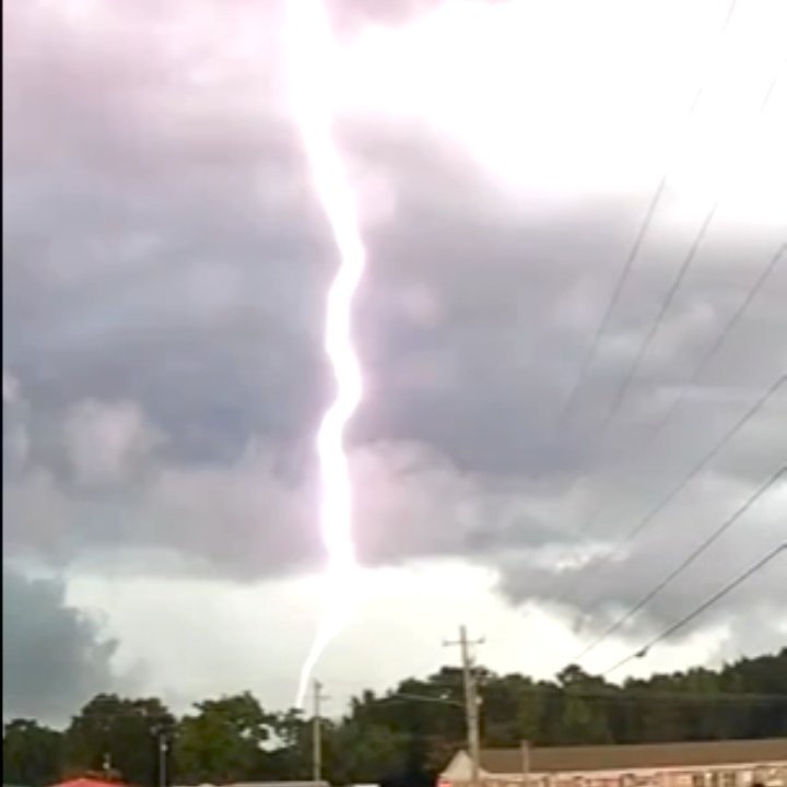 Stephenson_Wx's tweet photo. Some Lightning still shots from dashcam. https://t.co/ArdNbr4lKY